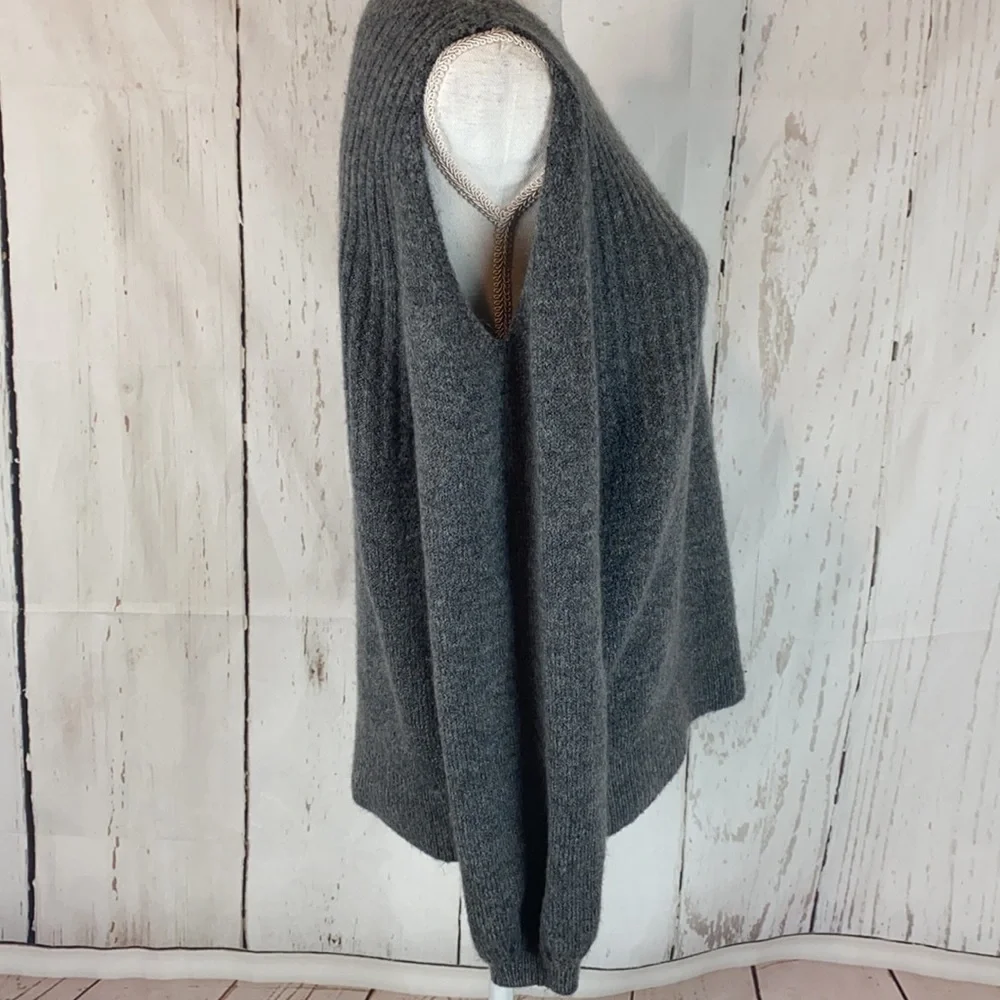 Abercrombie & Finch sweater - Picture 6 of 8